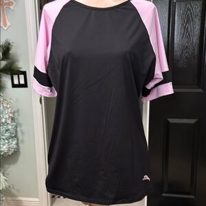 Tommy Bahama Women's Black and Pink Jersey Top